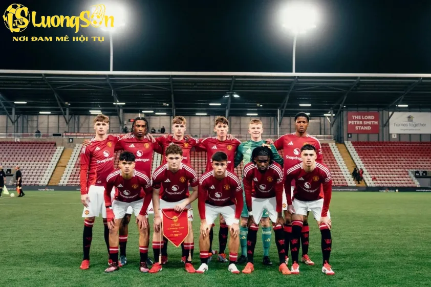 Hình ảnh đội hình trẻ Man U đầy uy tín và lực